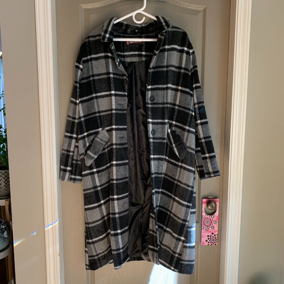 plaid black and white coat - great for fall / winter! - Picture 7 of 14